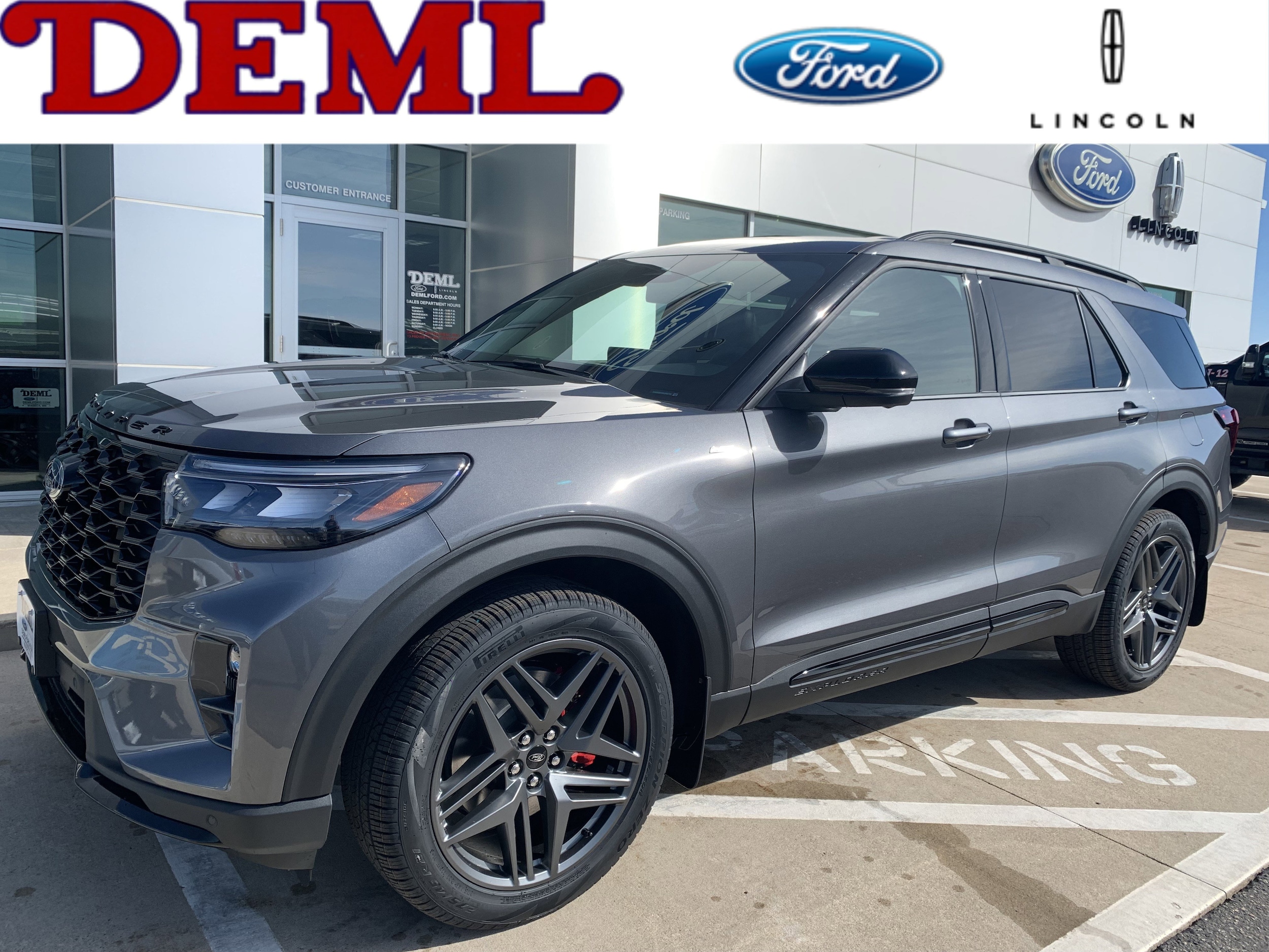 2025 Ford Explorer ST-LINE's photo
