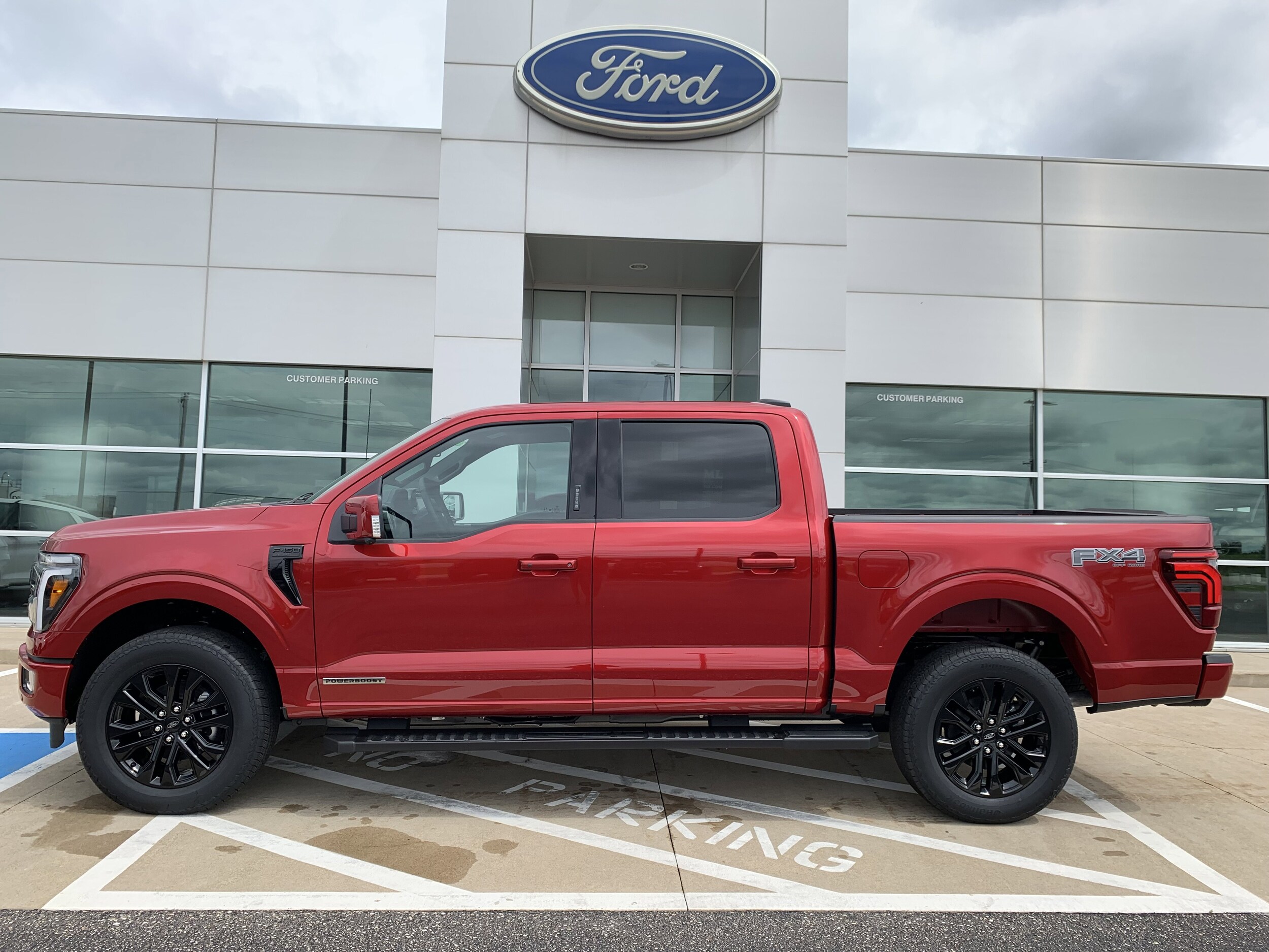 2025 Ford F-150 Lariat photo 3