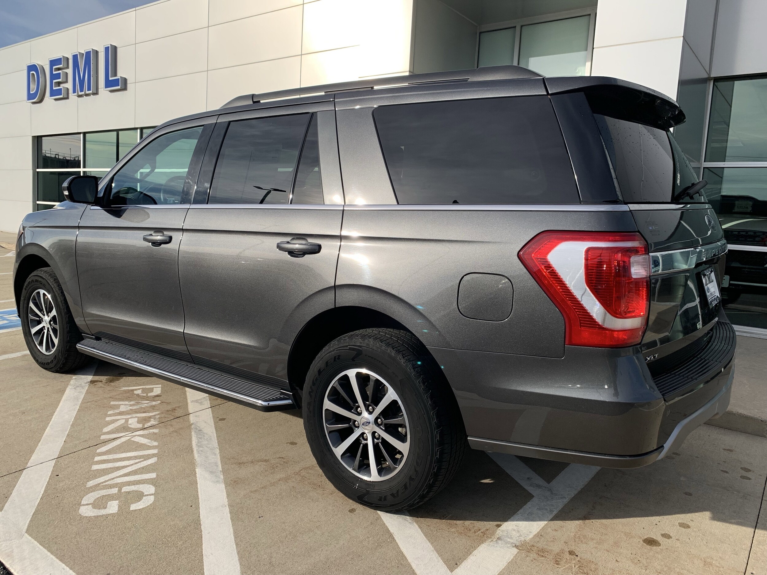 2020 Ford Expedition XLT photo 3
