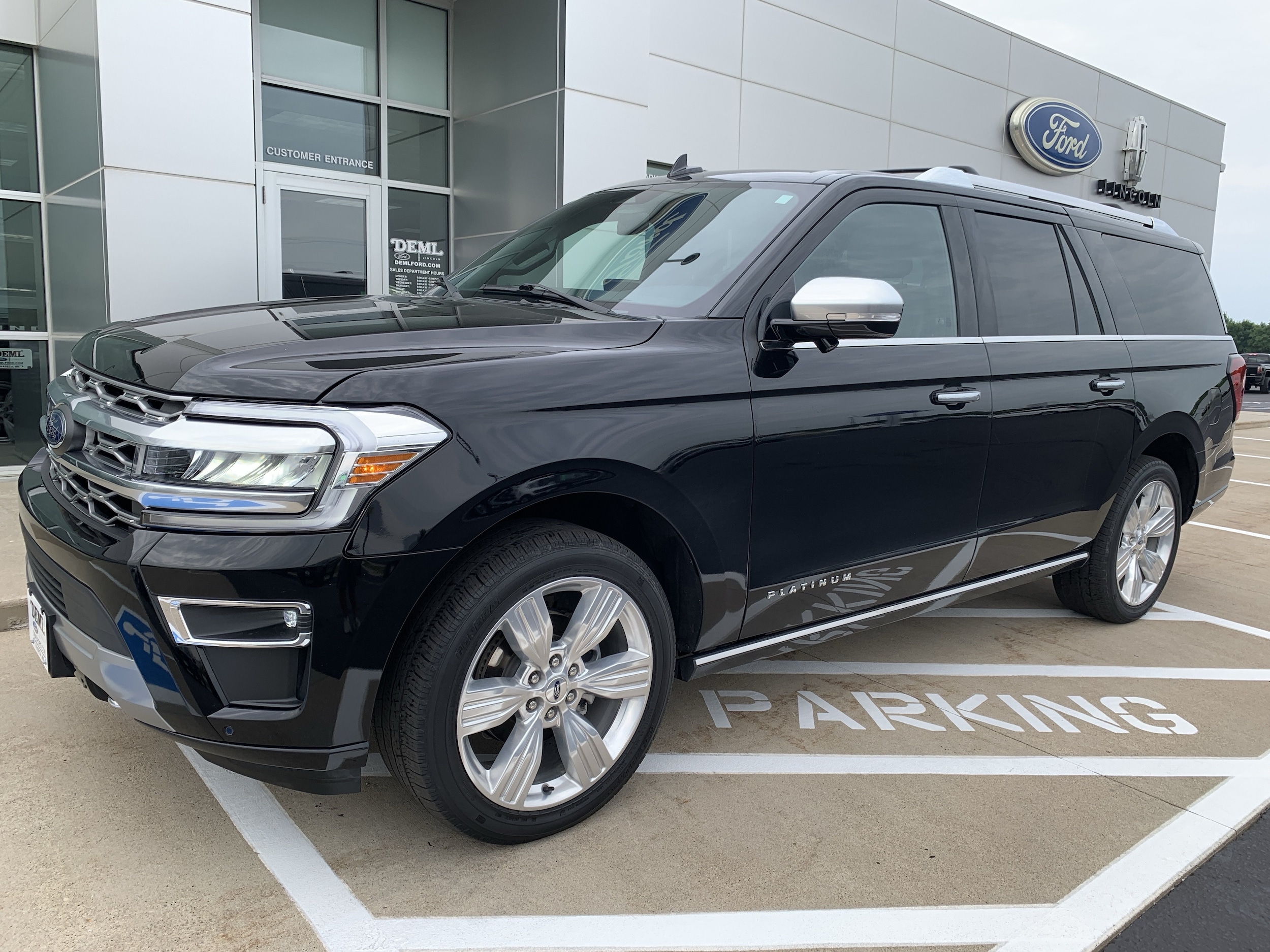 Used 2023 Ford Expedition Platinum with VIN 1FMJK1M83PEA27898 for sale in Waseca, Minnesota