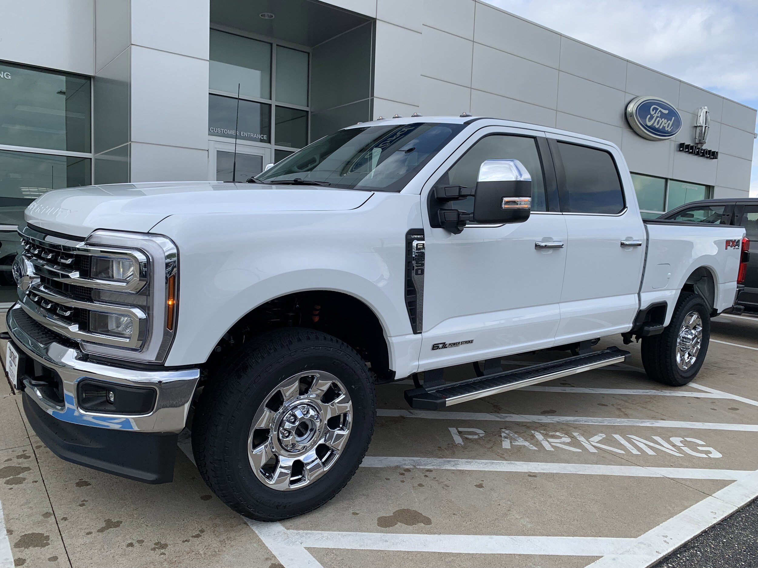 2026 Ford F-350 Lariat photo 2