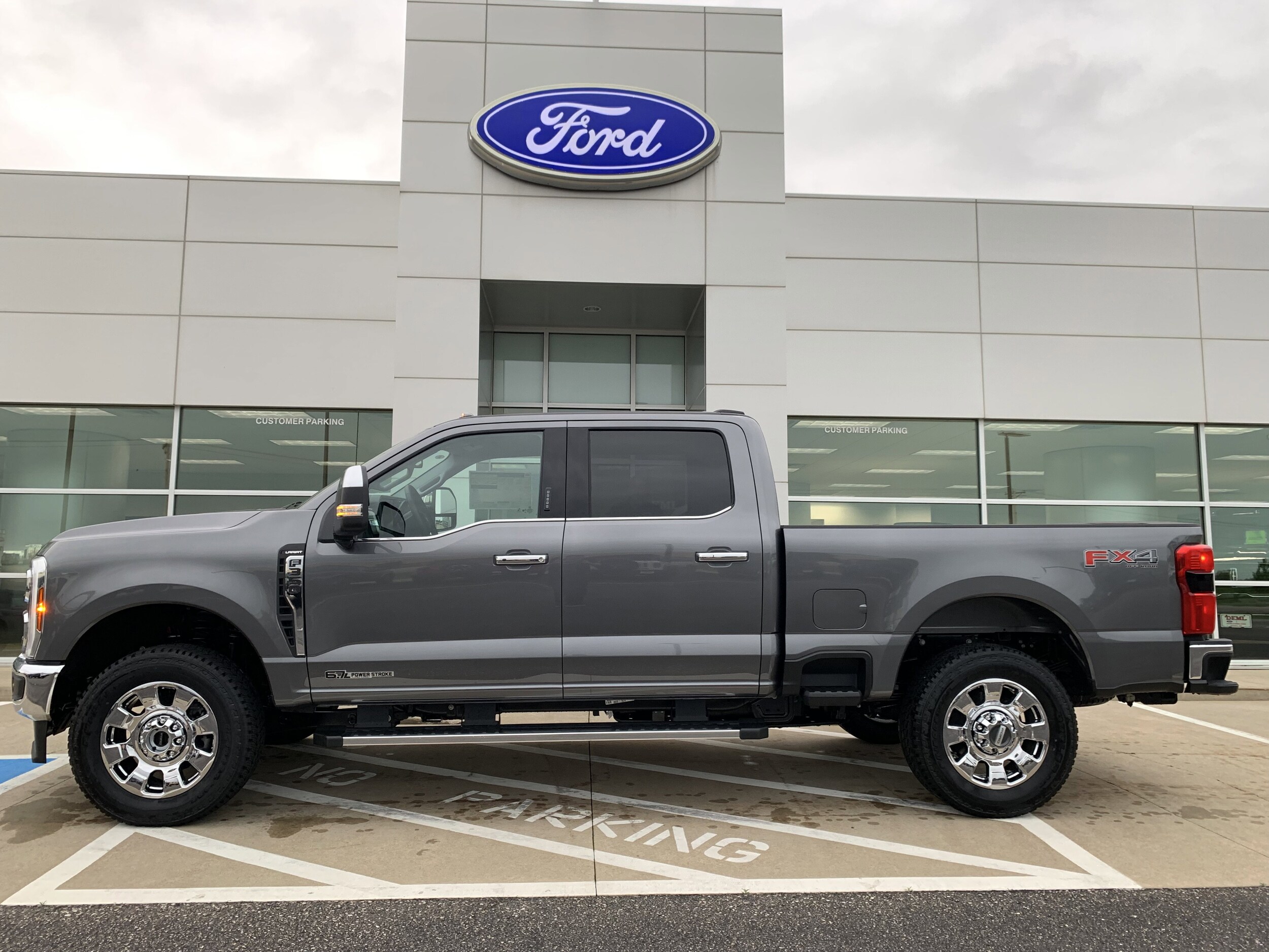 2026 Ford F-350 Lariat photo 4