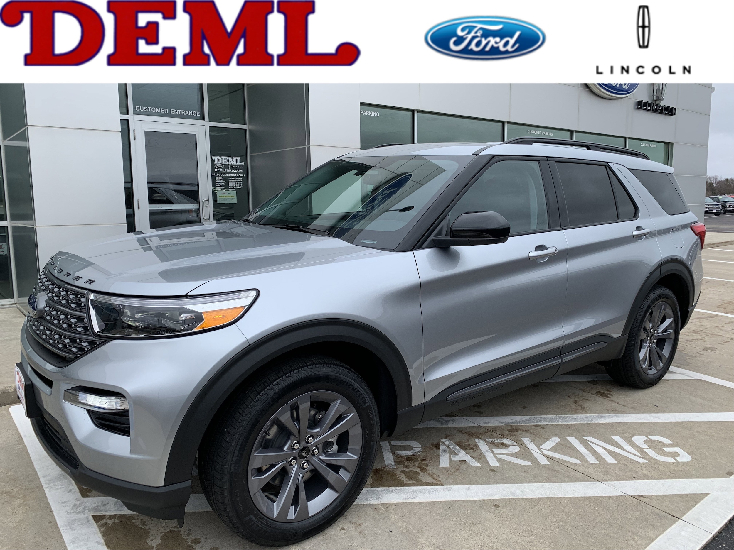 2023 Ford Explorer XLT 4WD's photo