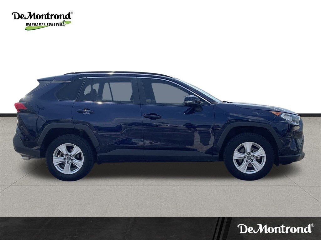 2019 Toyota RAV4 XLE photo 2