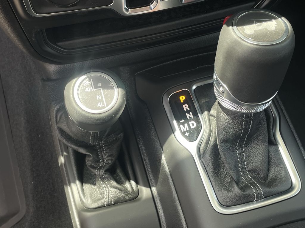 2025 Jeep Wrangler 4-Door Sahara - Photo 20