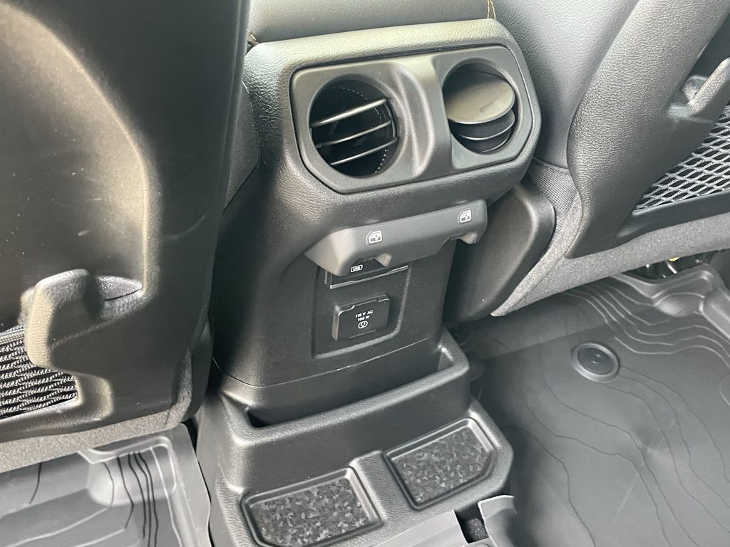 2025 Jeep Wrangler 4-Door Sahara - Photo 24
