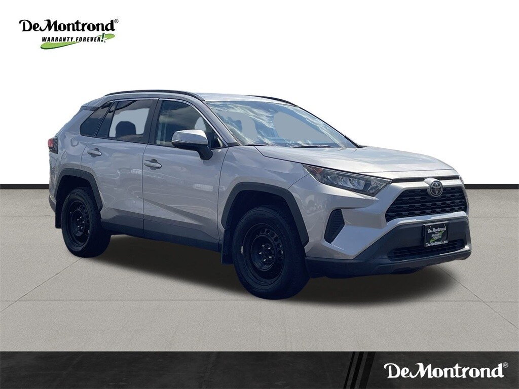 2021 Toyota RAV4 LE photo 3