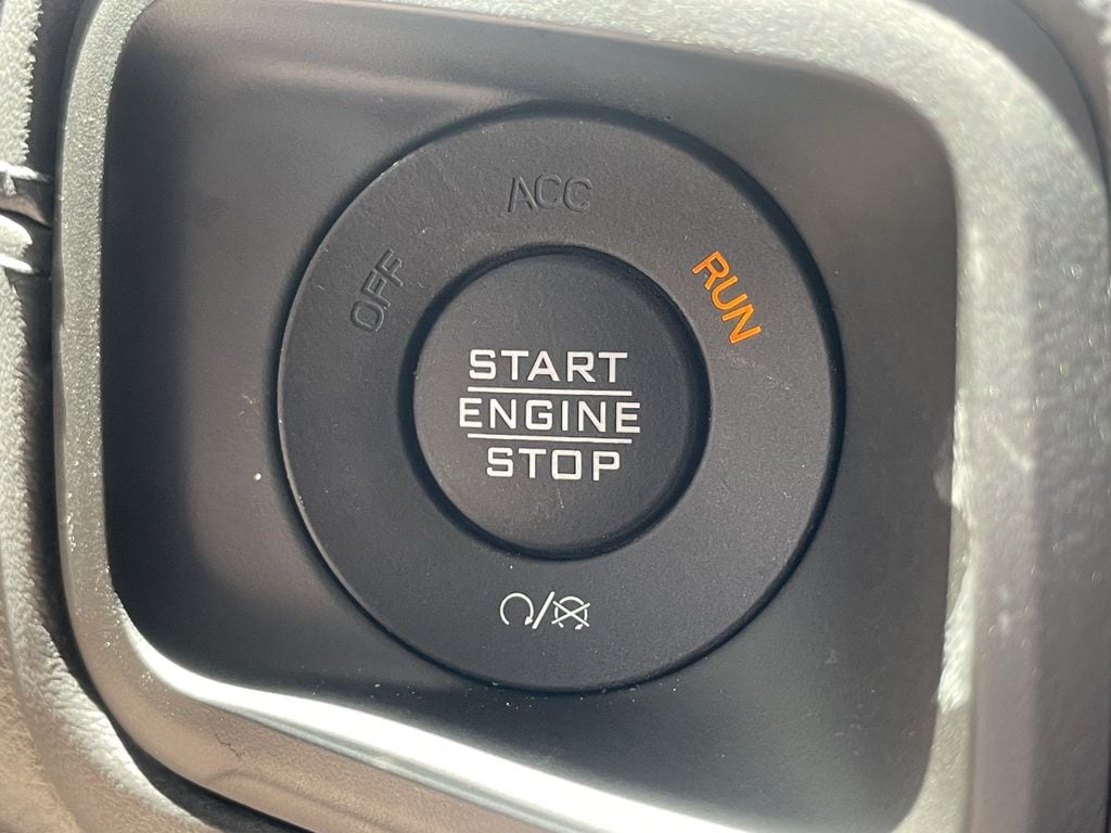 2025 Jeep Wrangler 4-Door Sahara - Photo 19