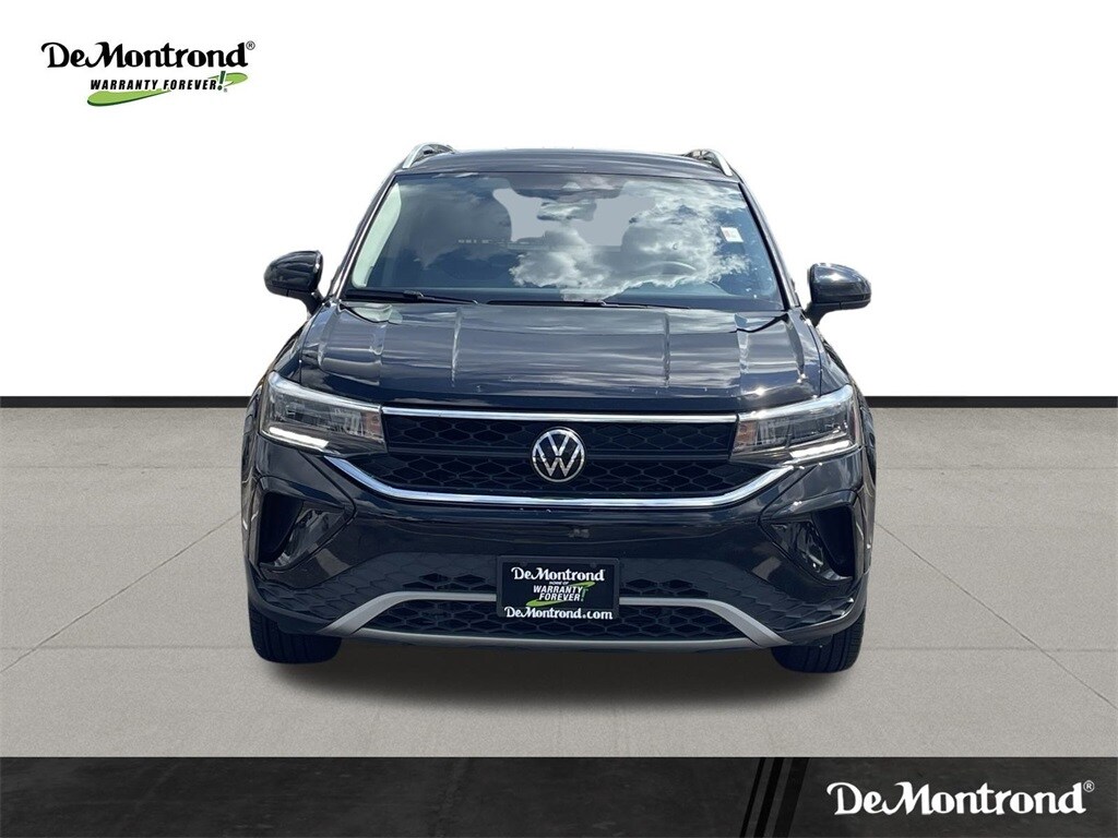 2023 Volkswagen Taos SE photo 2