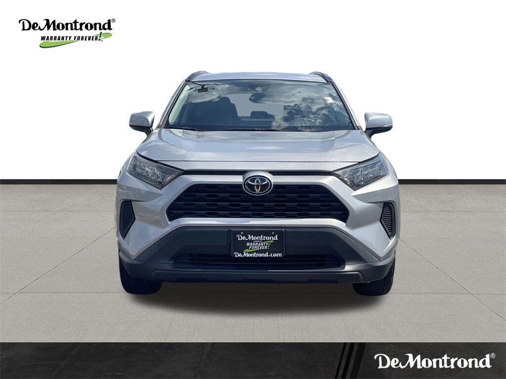 2021 Toyota RAV4 LE photo 2
