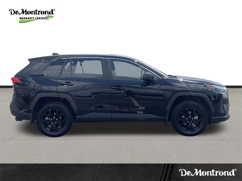 2023 Toyota RAV4 LE photo 3