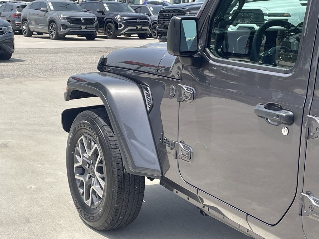 2025 Jeep Wrangler 4-Door Sahara - Photo 30
