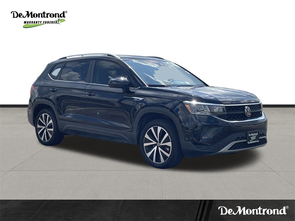 2023 Volkswagen Taos SE photo 3