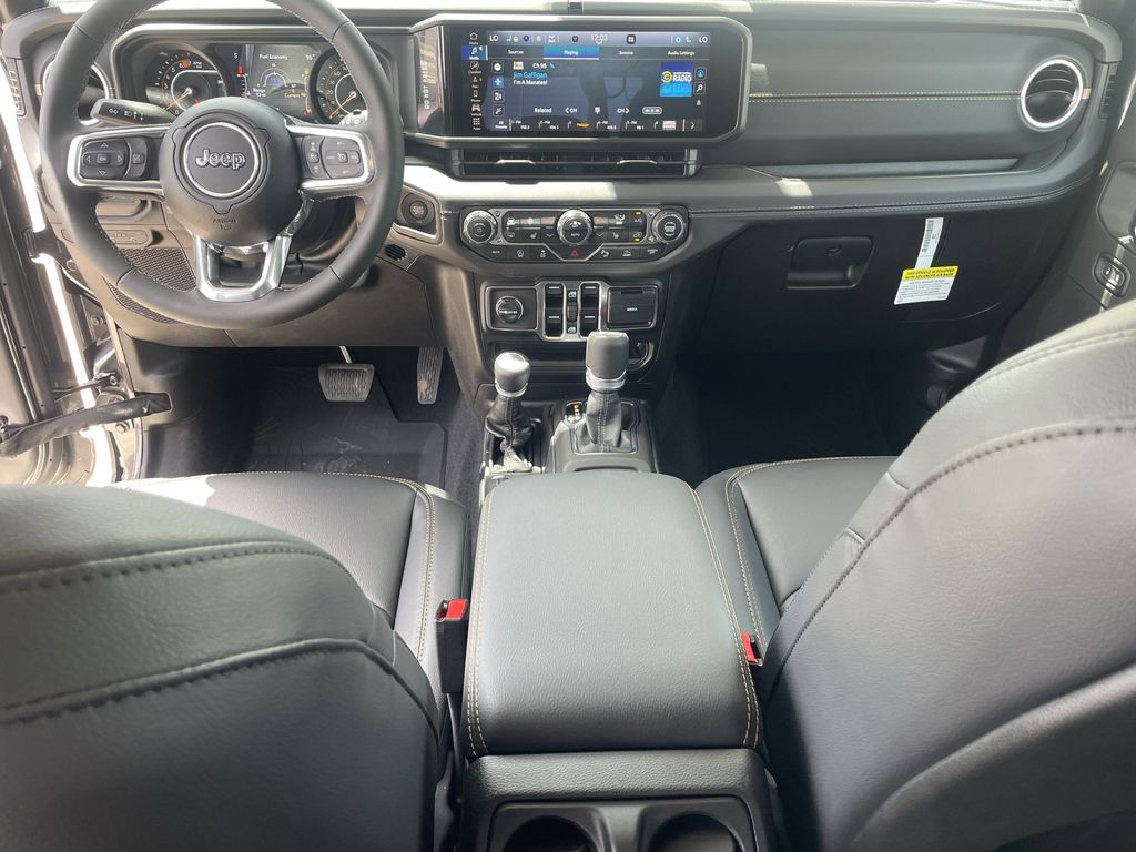2025 Jeep Wrangler 4-Door Sahara - Photo 35