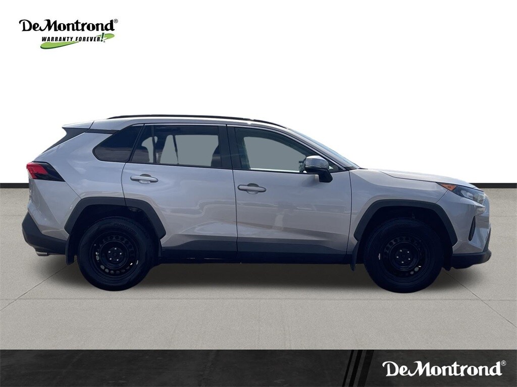 2021 Toyota RAV4 LE photo 4