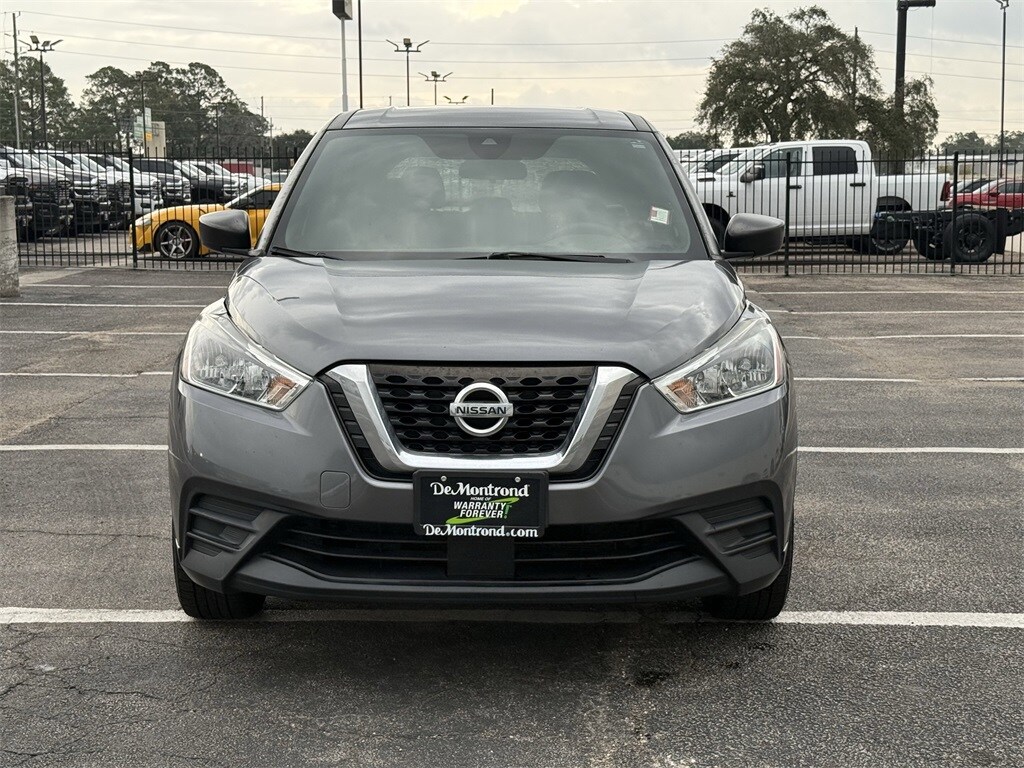 2020 Nissan Kicks S photo 2