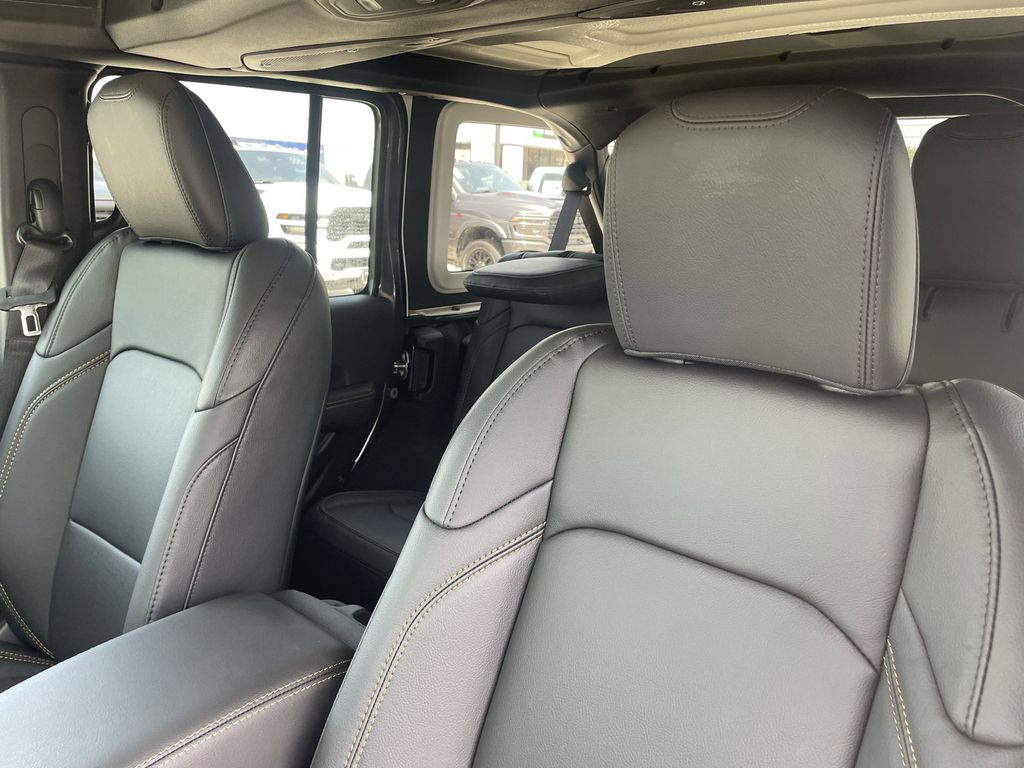 2025 Jeep Wrangler 4-Door Sahara - Photo 15