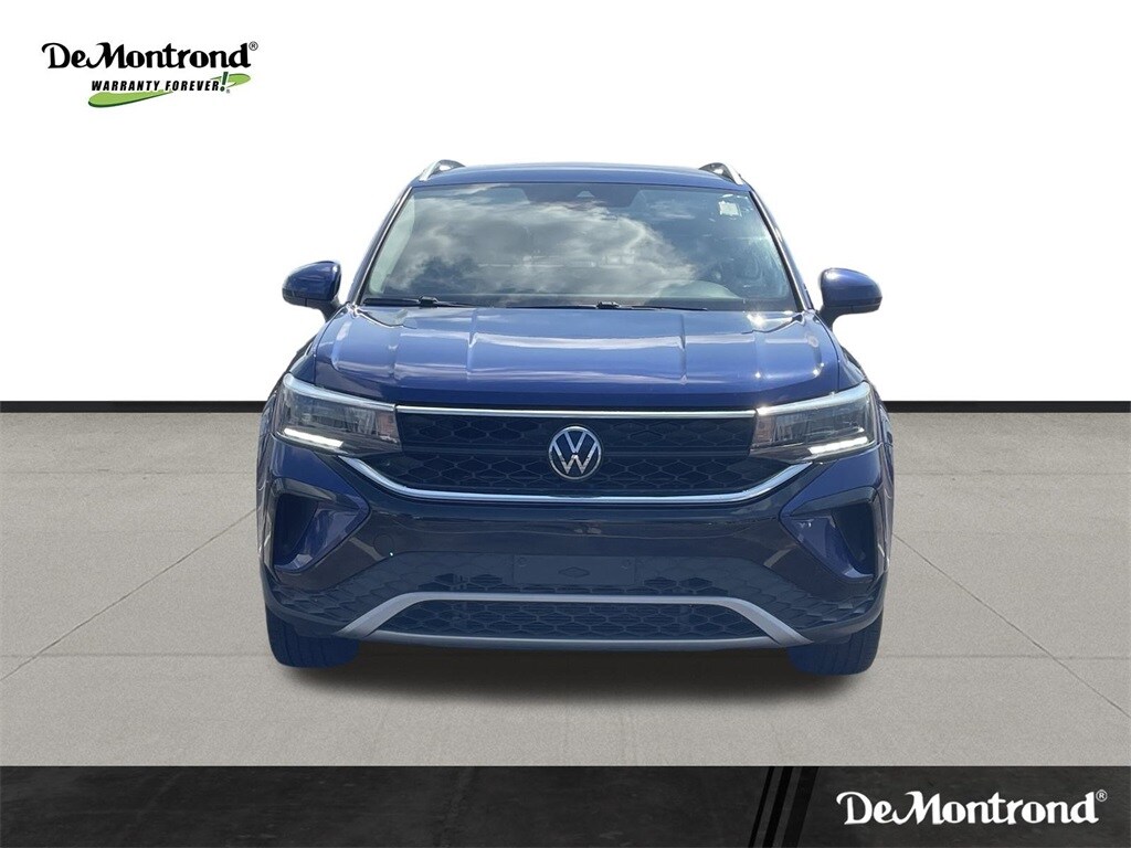 2023 Volkswagen Taos SE photo 2