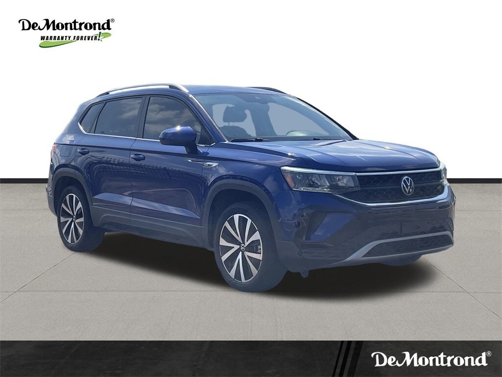 2023 Volkswagen Taos SE photo 3