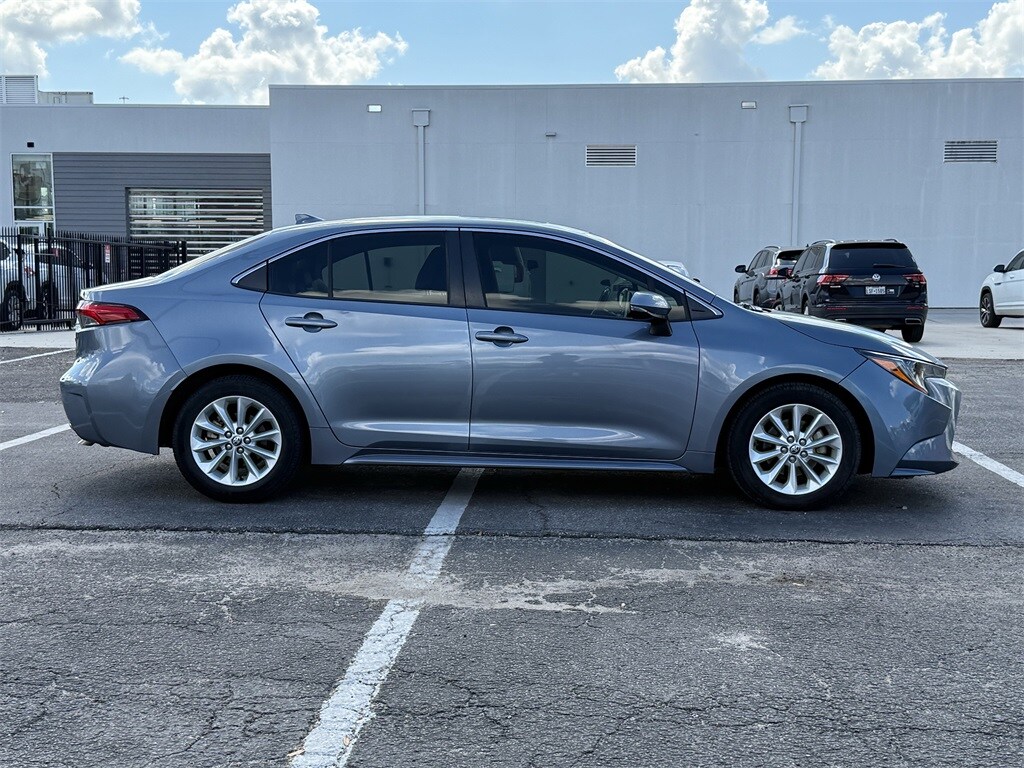 2020 Toyota Corolla XLE photo 4
