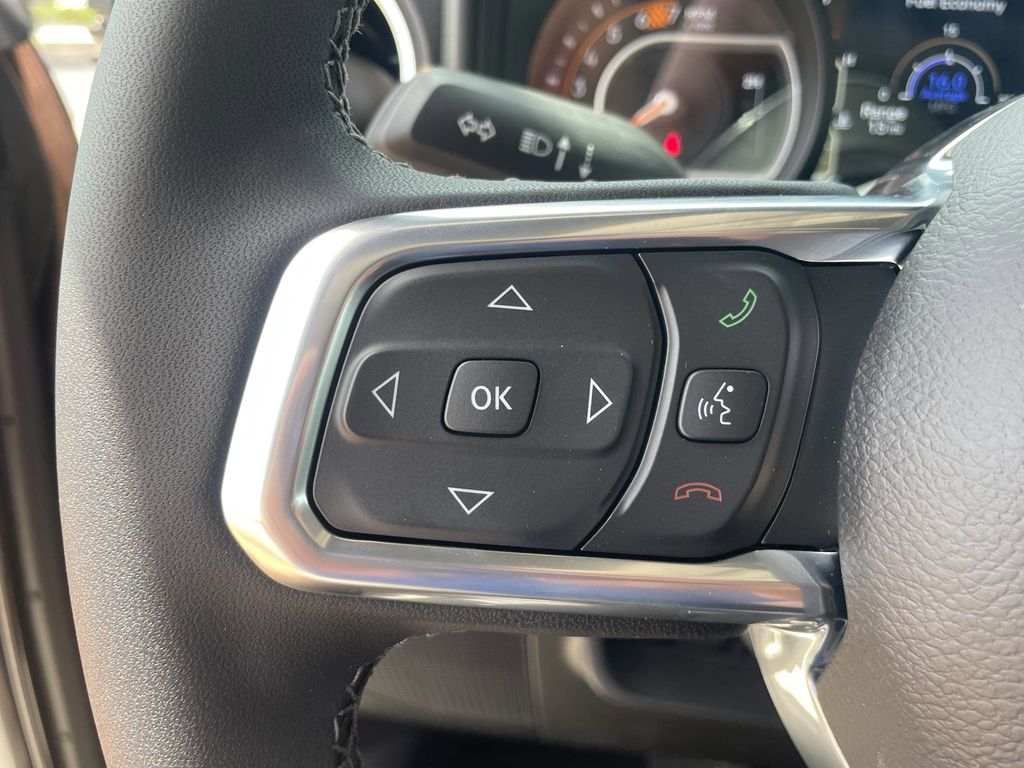 2025 Jeep Wrangler 4-Door Sahara - Photo 23
