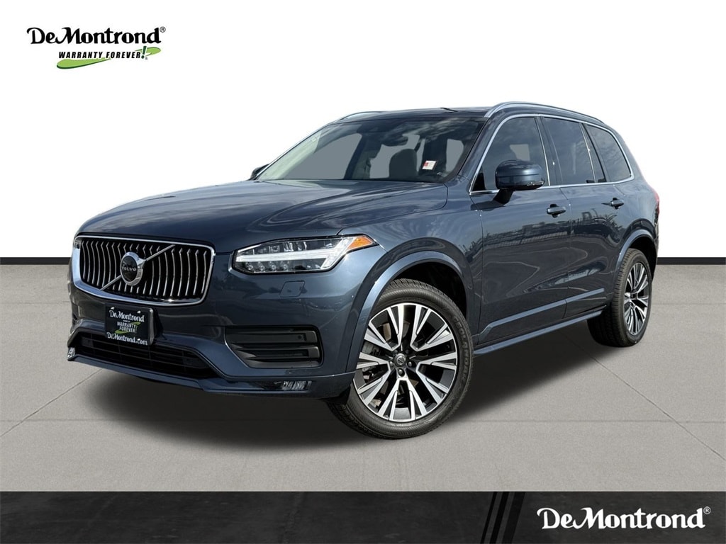 2022 Volvo XC90 Momentum's photo
