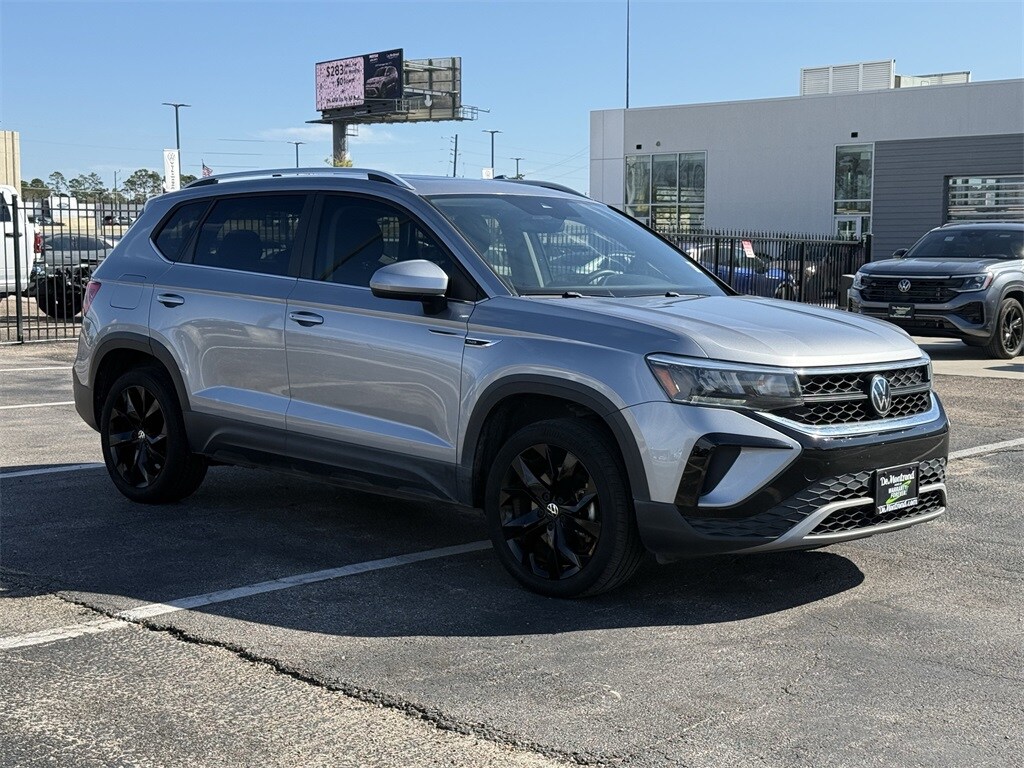 2023 Volkswagen Taos SE photo 2