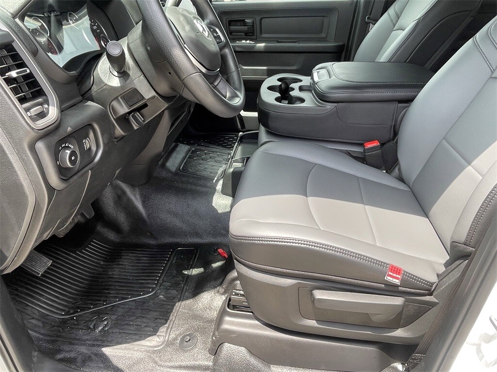 2025 Ram 5500 Tradesman photo 4