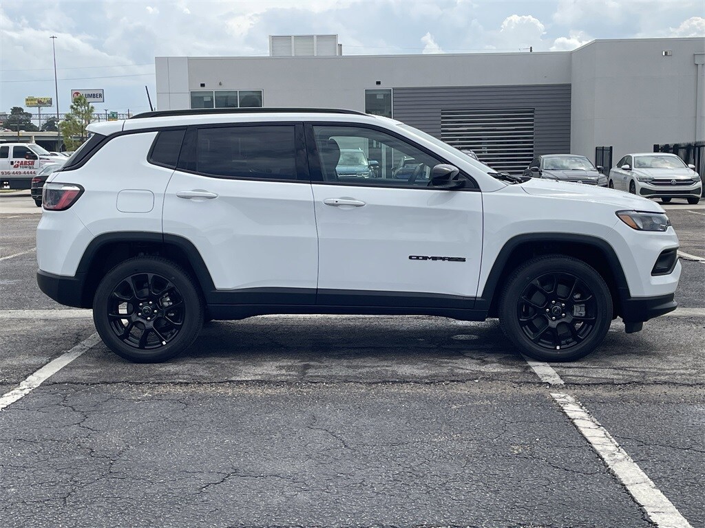 2026 Jeep Compass Latitude Altitude photo 3