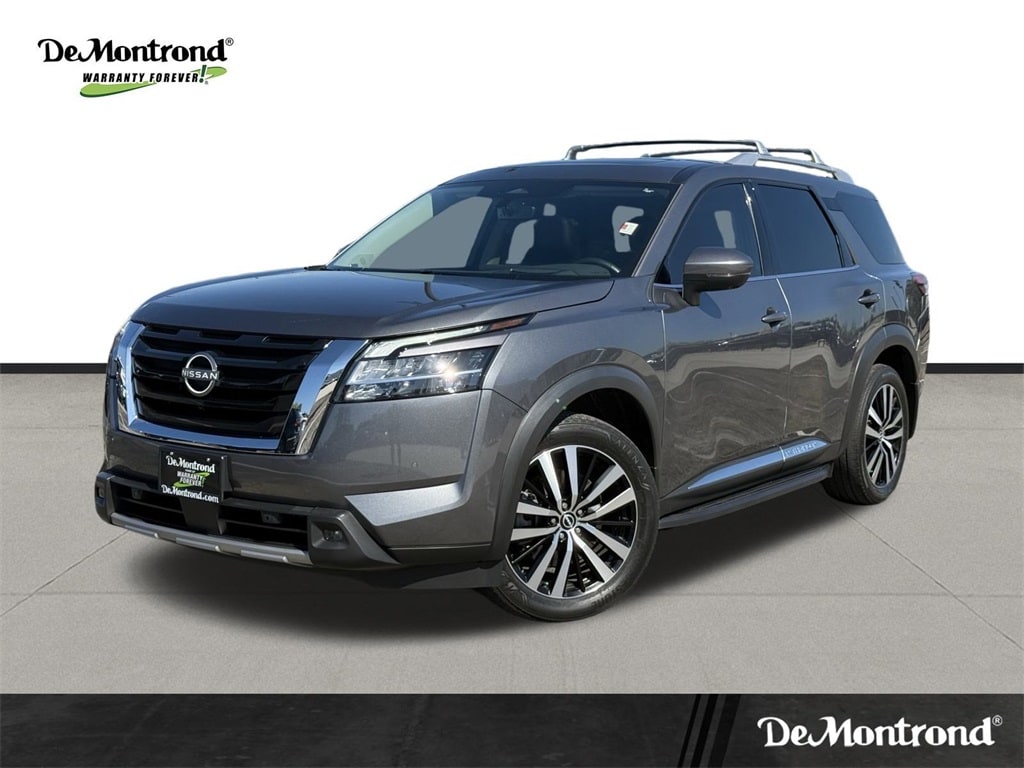 2023 Nissan Pathfinder Platinum's photo
