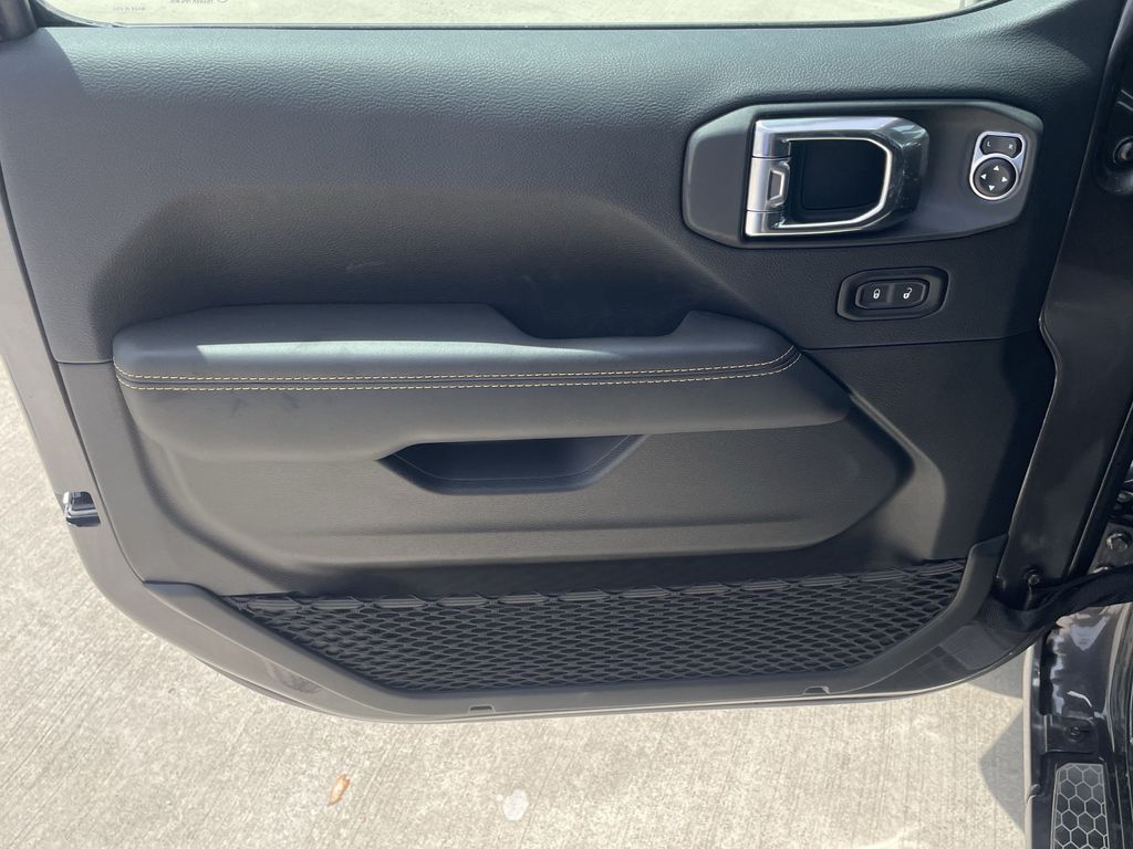 2025 Jeep Wrangler 4-Door Sahara - Photo 12