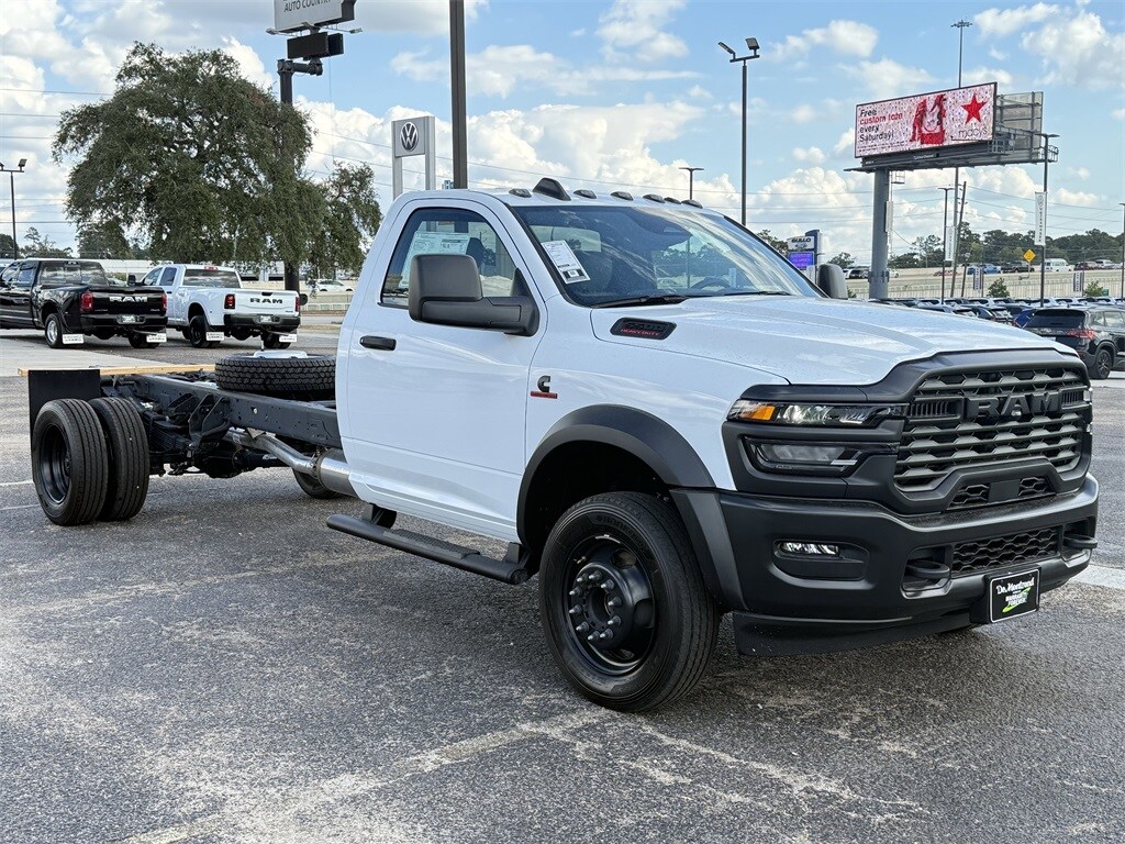 2026 Ram 5500 Tradesman photo 2