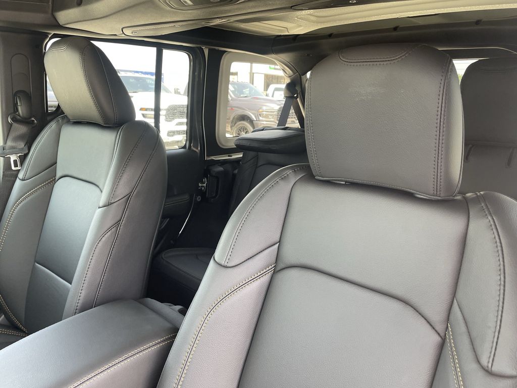 2025 Jeep Wrangler 4-Door Sahara - Photo 11