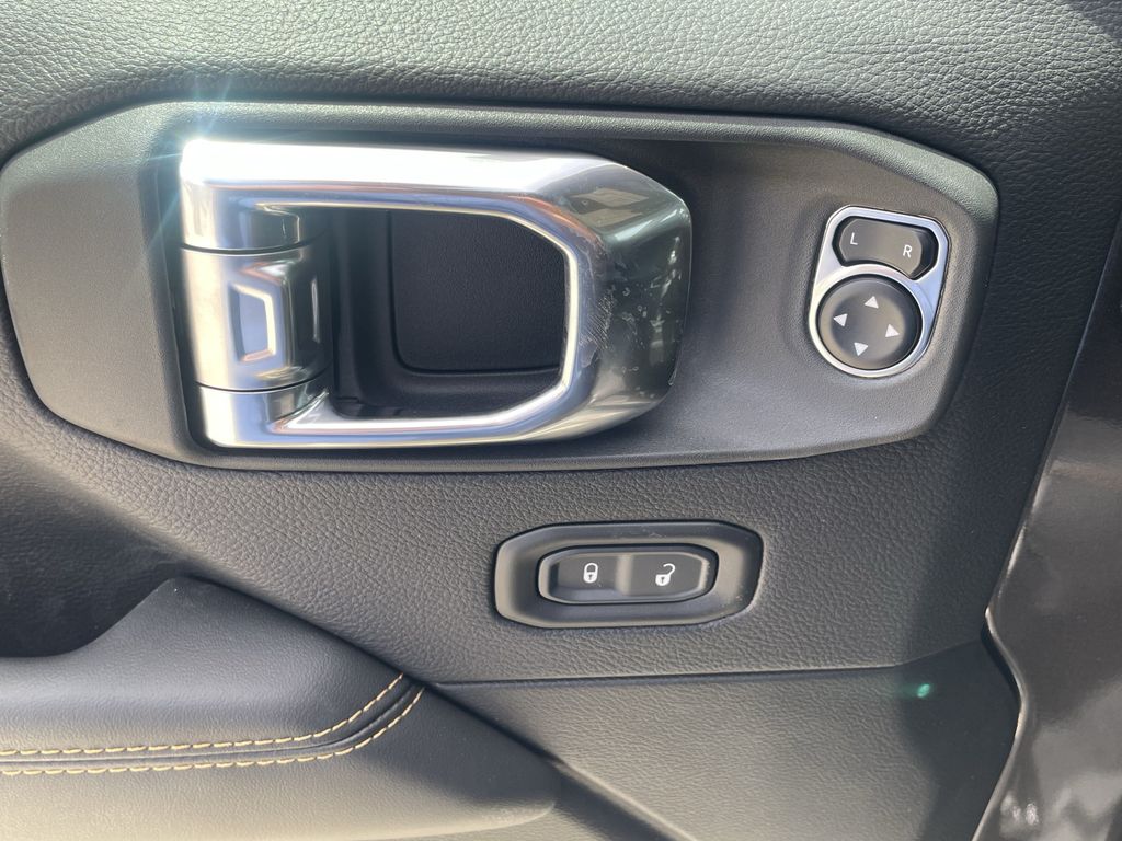 2025 Jeep Wrangler 4-Door Sahara - Photo 13
