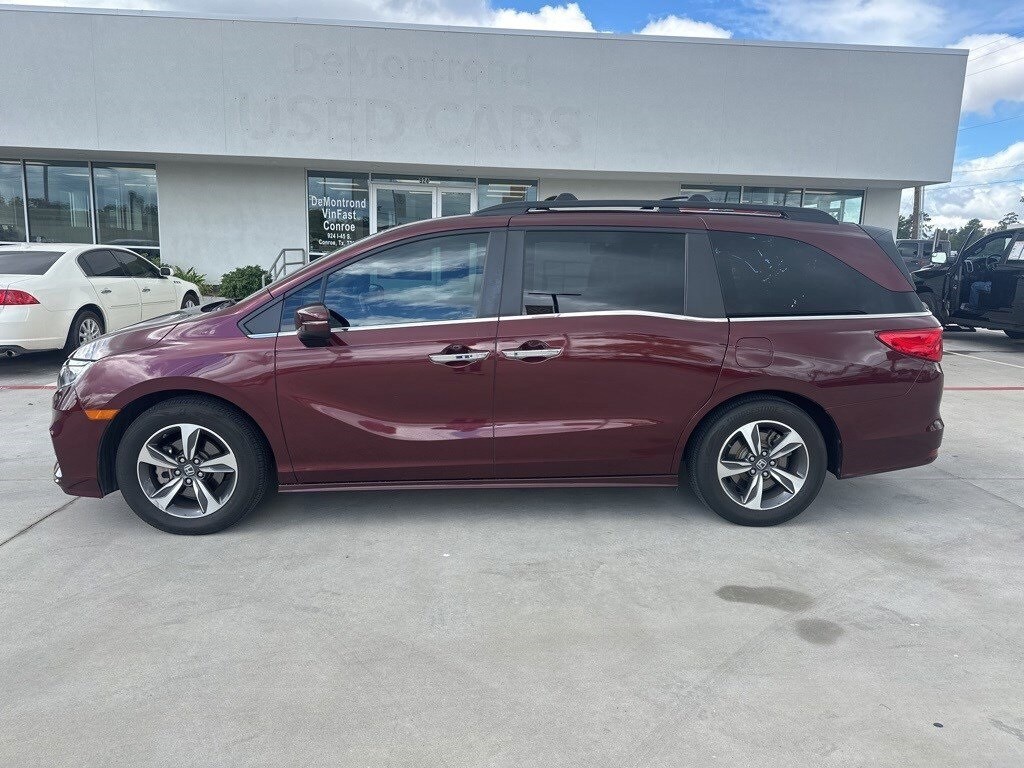 Used 2018 Honda Odyssey Touring with VIN 5FNRL6H82JB063163 for sale in Conroe, TX