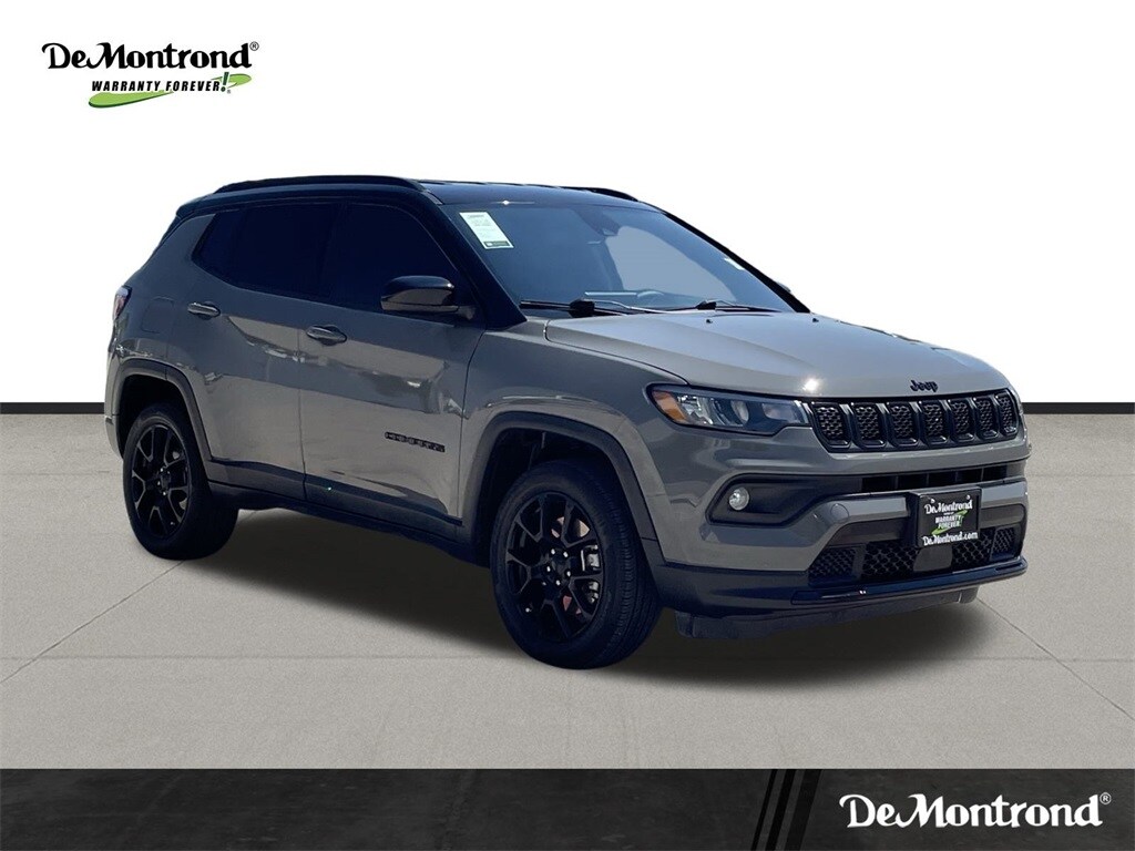 2024 Jeep Compass Latitude photo 2