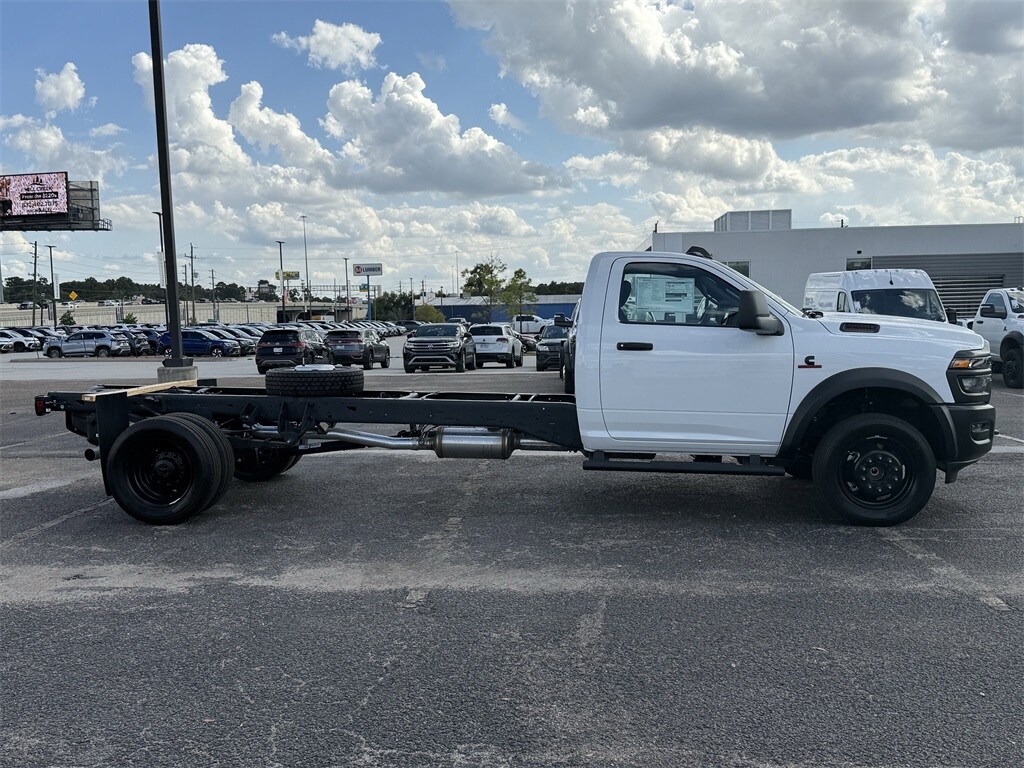 2026 Ram 5500 Tradesman photo 3