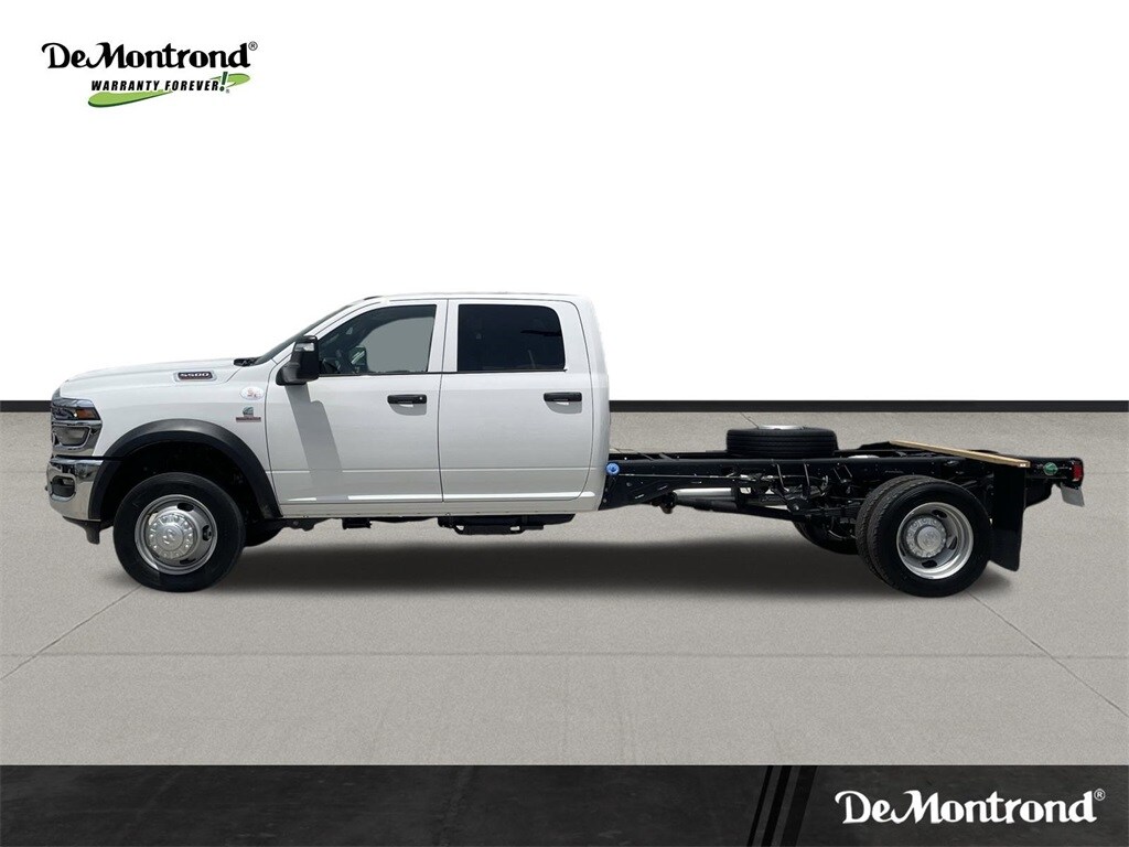 2025 Ram 5500 Tradesman photo 3
