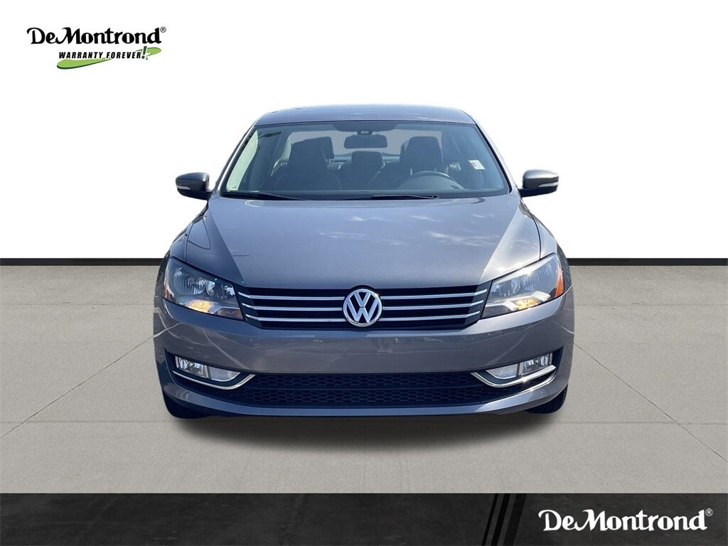 2015 Volkswagen Passat S photo 2
