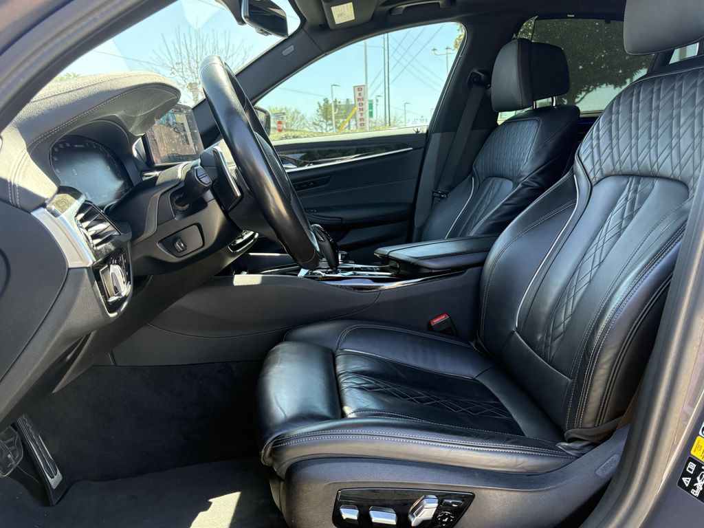 2023 BMW 5 Series M550i - Photo 12