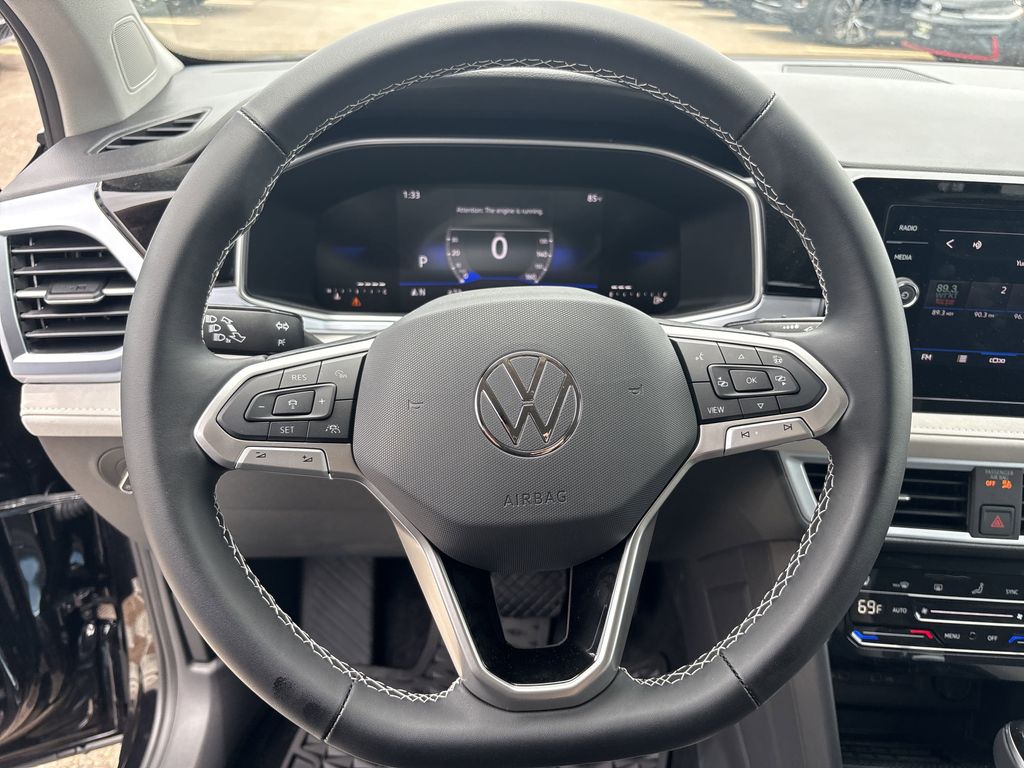 2025 Volkswagen Taos SE - Photo 11