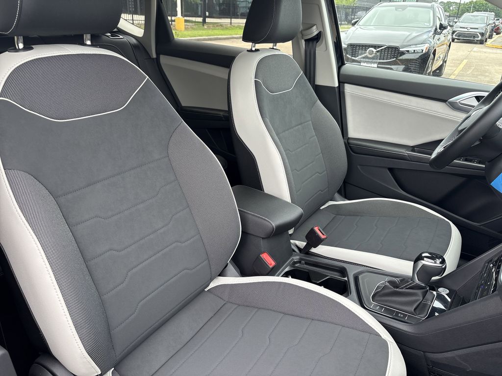 2025 Volkswagen Taos SE - Photo 24