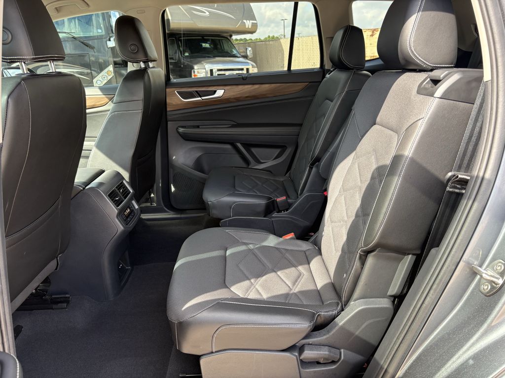 2024 Volkswagen Atlas SE w/Tech - Photo 23