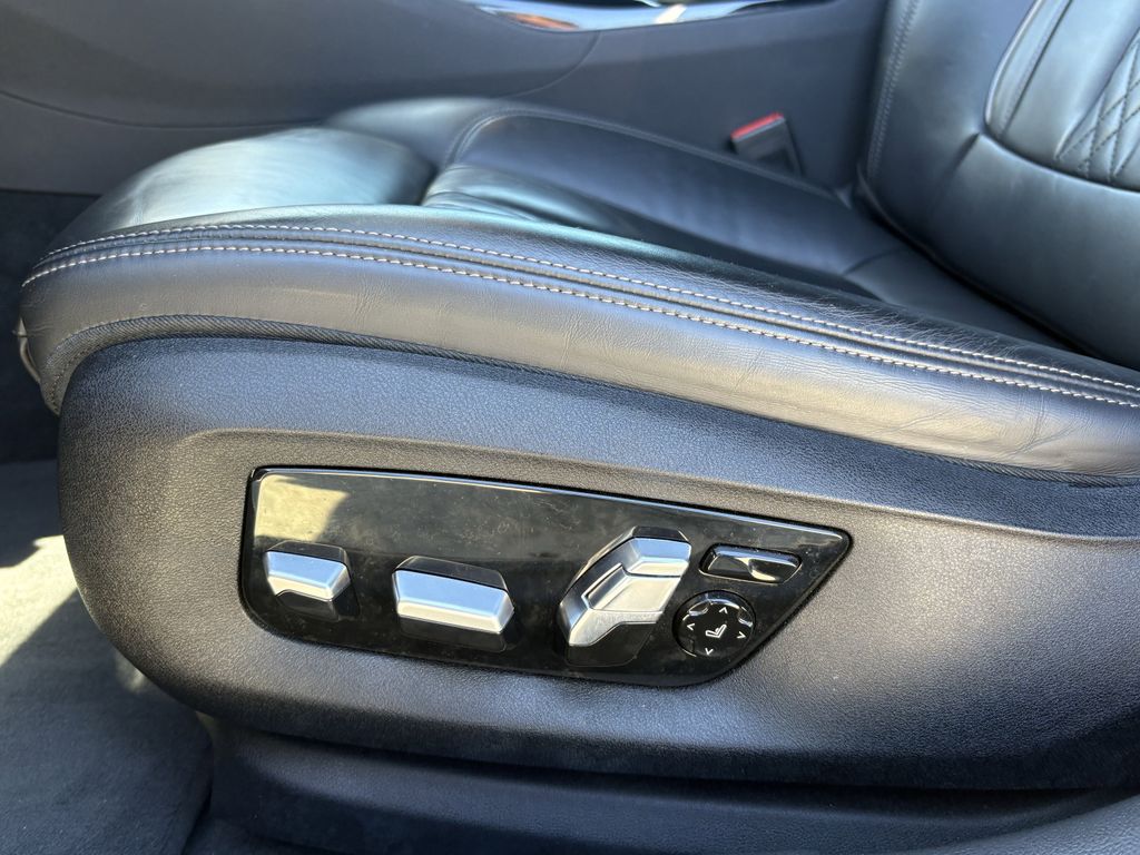 2023 BMW 5 Series M550i - Photo 13