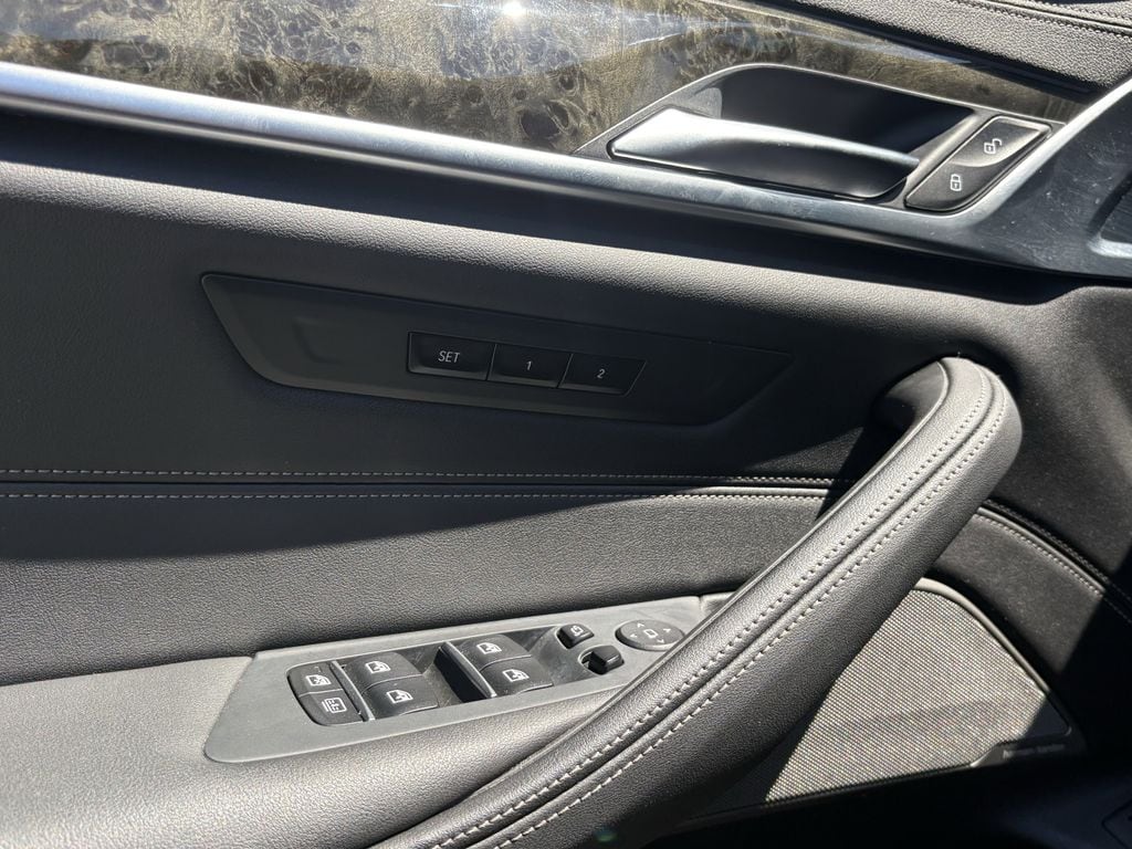 2023 BMW 5 Series M550i - Photo 11