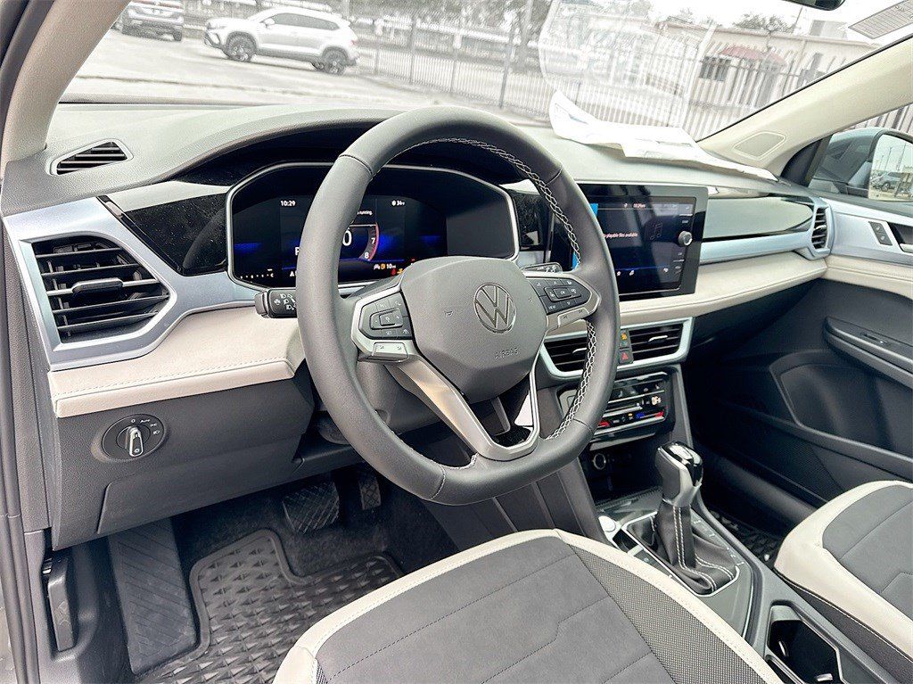 New 2025 Volkswagen Taos 1.5T SE