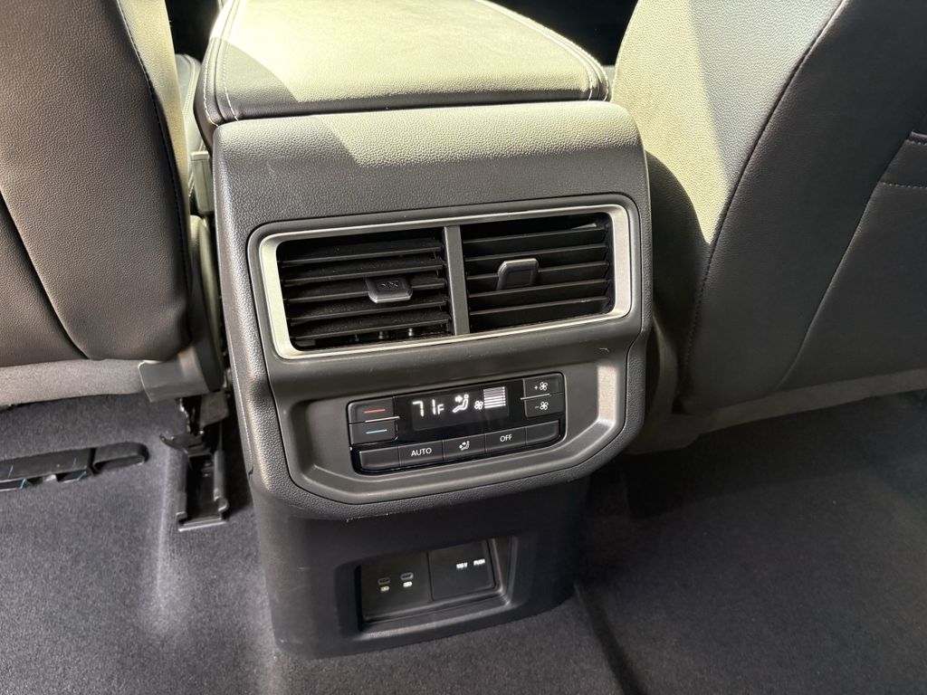 2024 Volkswagen Atlas SE w/Tech - Photo 25