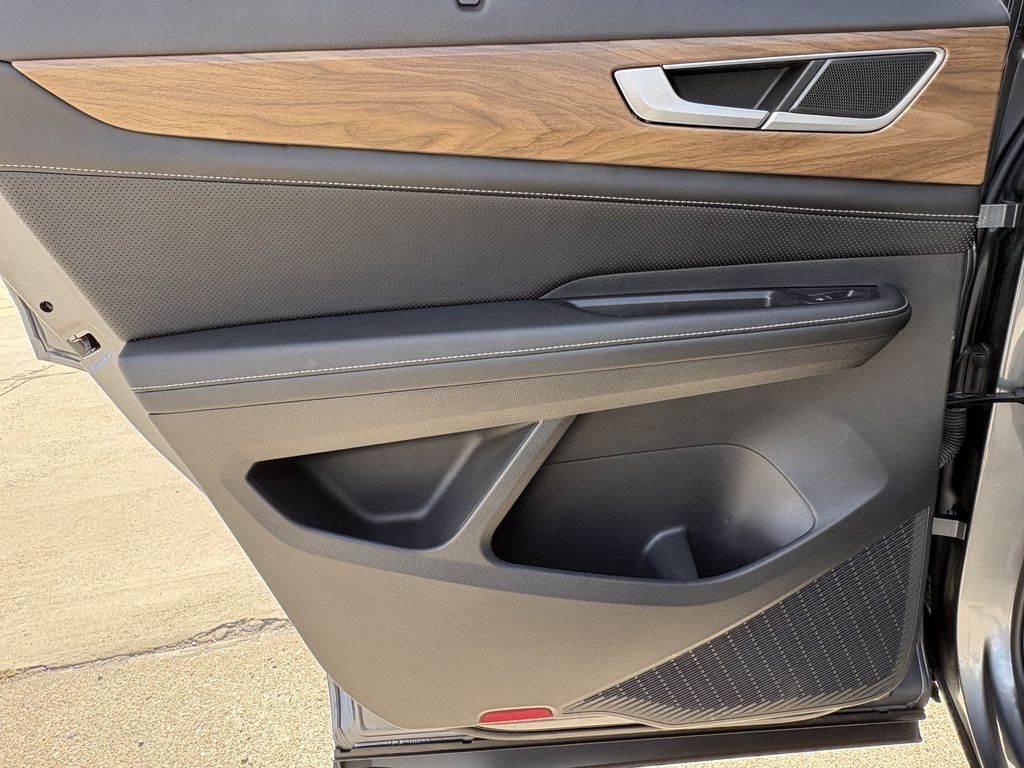 2024 Volkswagen Atlas SE w/Tech - Photo 22