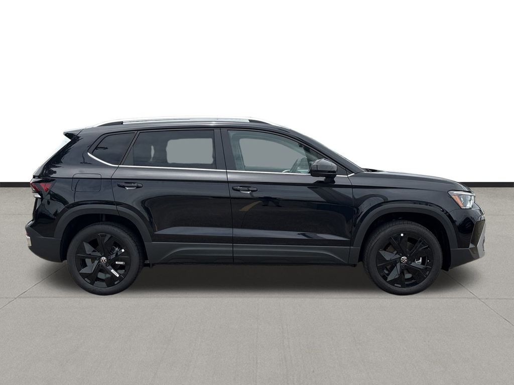 2025 Volkswagen Taos SE - Photo 4