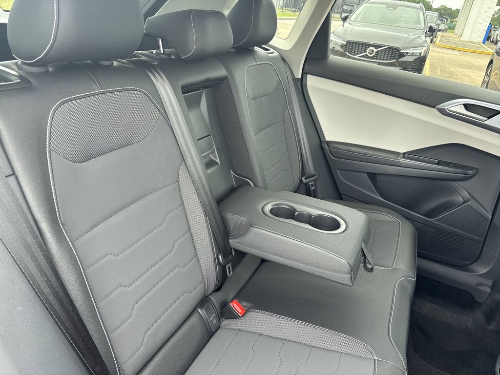 2025 Volkswagen Taos SE - Photo 23